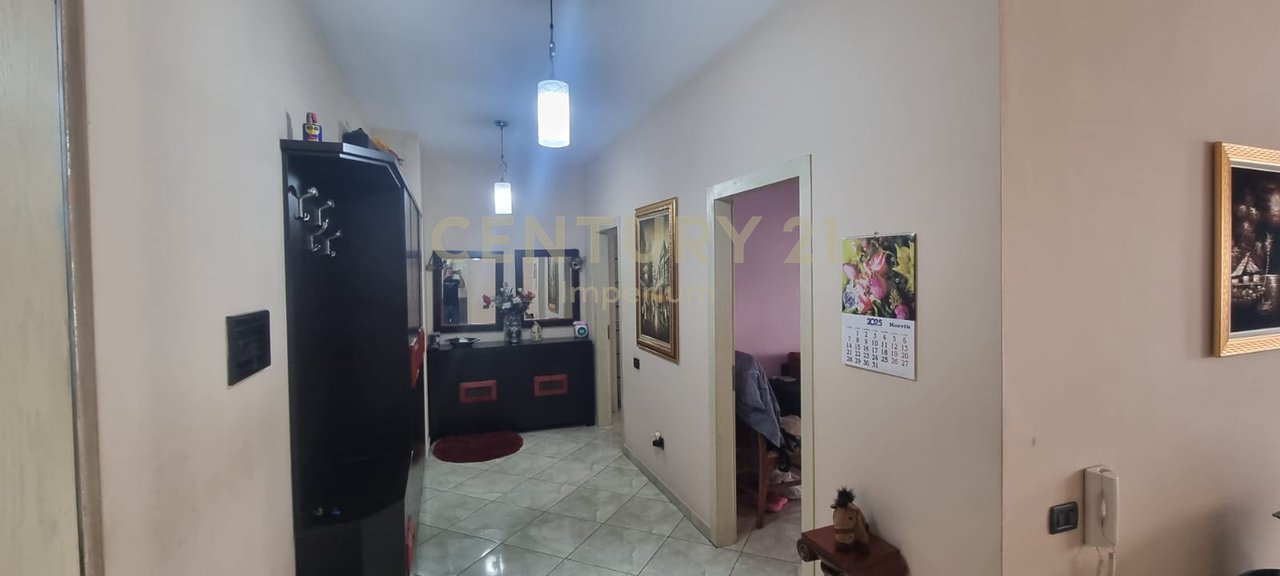IN VENDITA APPARTAMENTO 2+1+2 CON BALCONE – ZONA OXHAKU, VICINO AL BAR-CAFFÈ “ARTISTI”