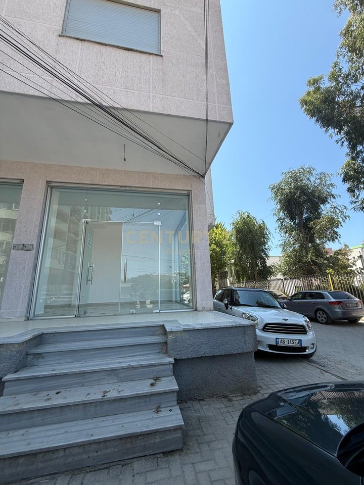 Negozio in affitto sulla spiaggia di Durrës Ferrovia - 400€ | 53,5 m²