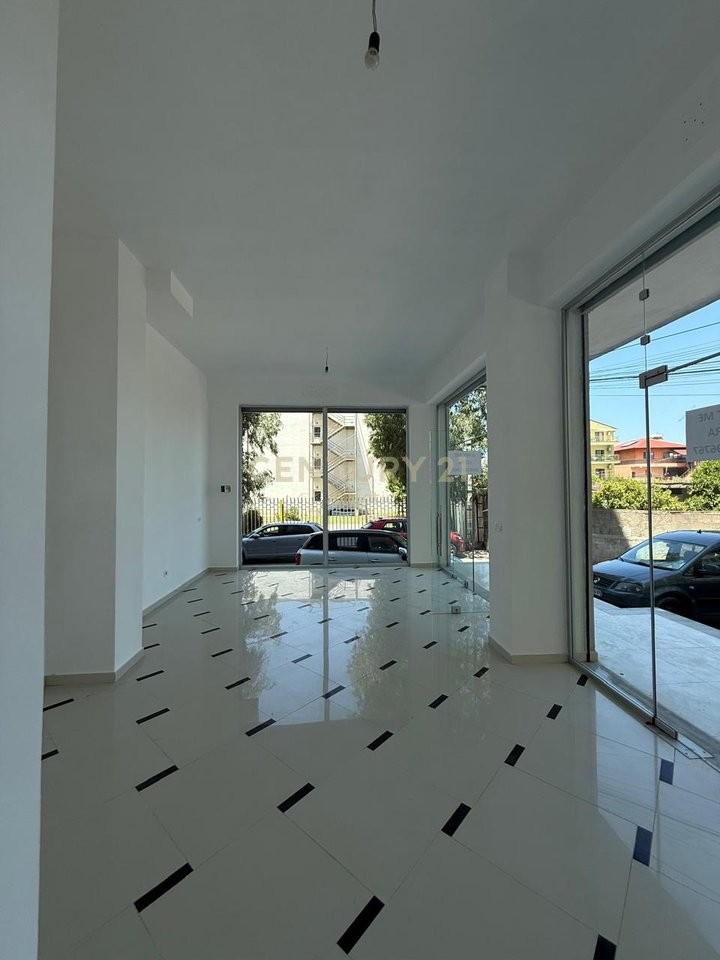 Negozio in affitto sulla spiaggia di Durrës Ferrovia - 400€ | 53,5 m²