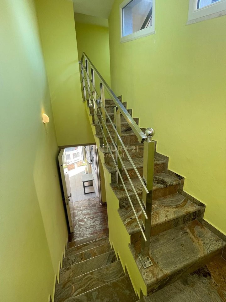 Villa su due piani in affitto Lura 1 a Lalzi Bay