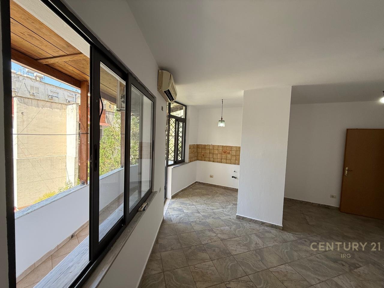Studio Apartment for Sale – New Bazaar!