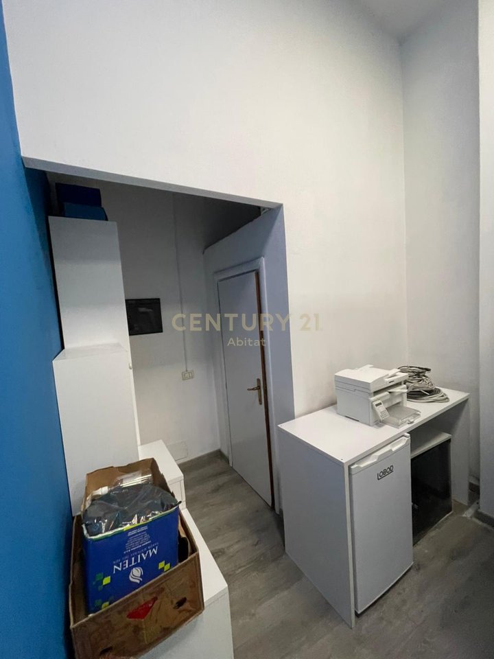 Shop for rent near the Artistic High School