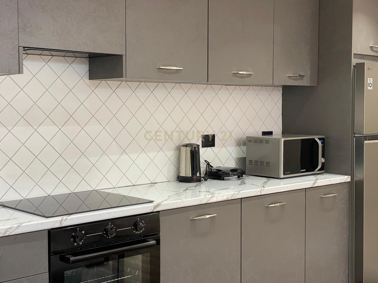 Apartament 2+1 me verandë, vetëm 100 metra nga deti – zona Plazh, Durrës!