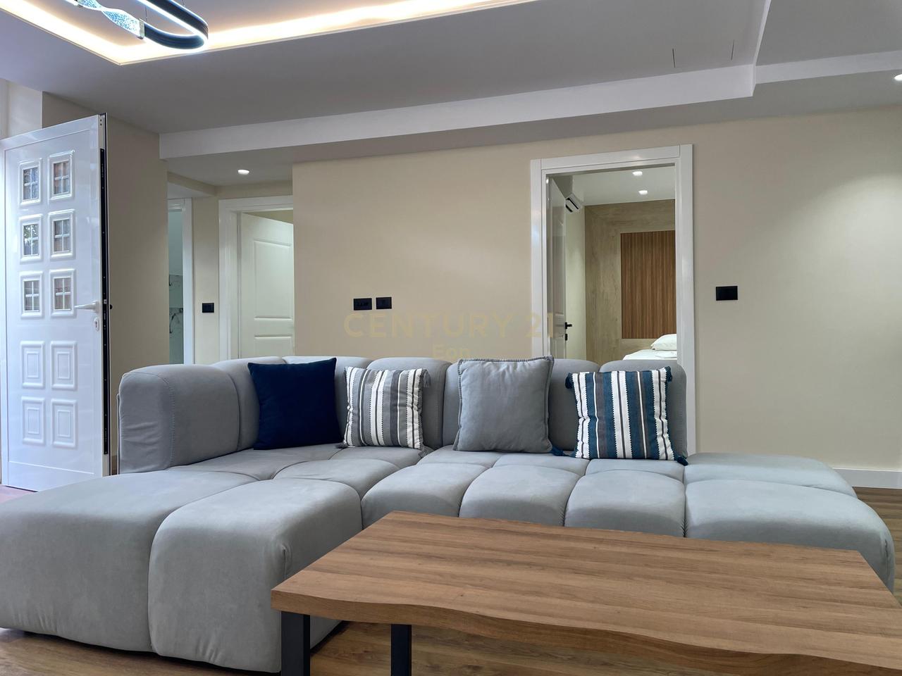 Apartament 2+1 me verandë, vetëm 100 metra nga deti – zona Plazh, Durrës!