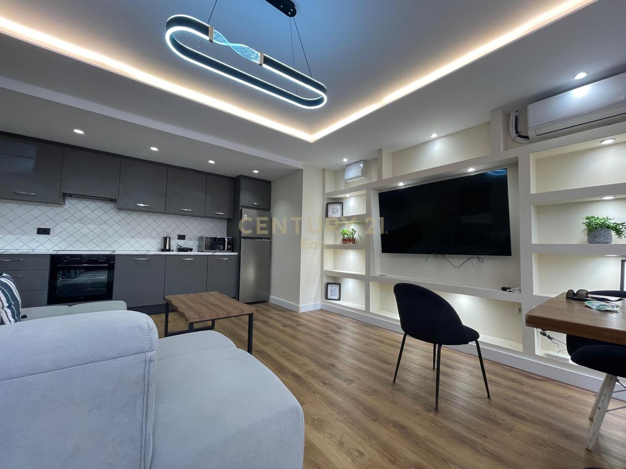 Apartament 2+1 me verandë, vetëm 100 metra nga deti – zona Plazh, Durrës!