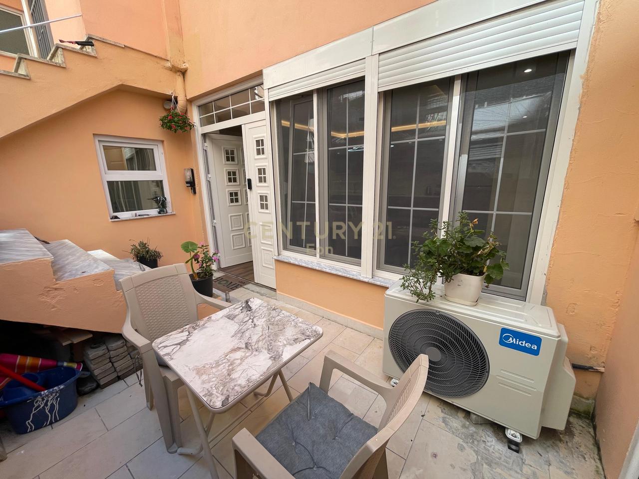 Apartament 2+1 me verandë, vetëm 100 metra nga deti – zona Plazh, Durrës!