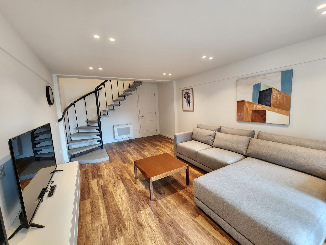 APPARTAMENTO DUPLEX IN AFFITTO IN PIAZZA SKENDERBEJ!