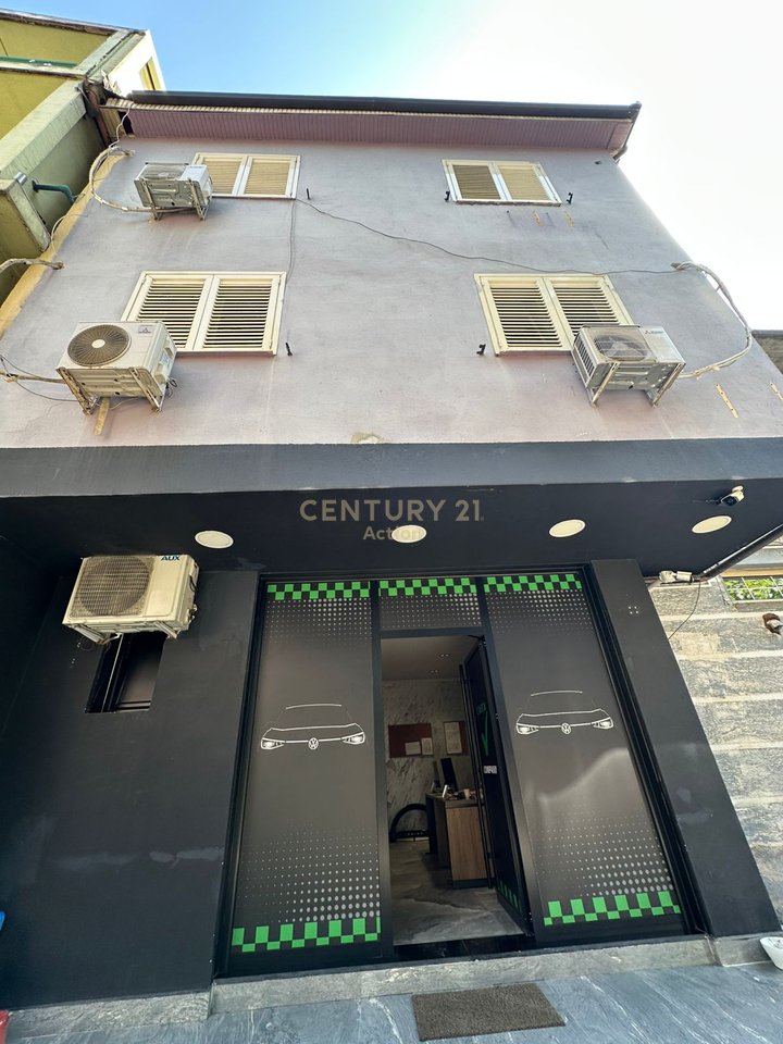 Edificio commerciale in vendita in via Dibra!