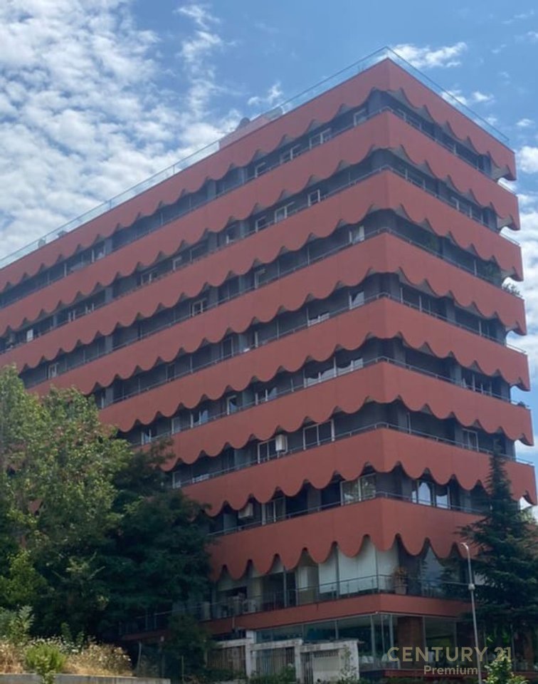 Shitet apartament 2+1+2, ndodhur brenda Parkut të Liqenit Artificial, në Rrugën “Sami Frashëri”!