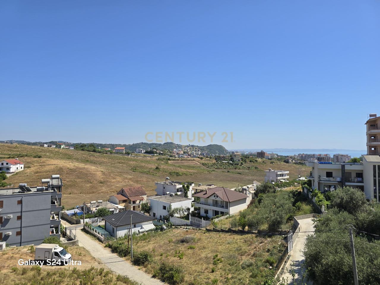 TERRENO+IMMOBILE+VILLA SU DUE PIANI IN VENDITA CON SOFFITTA (411m2 di costruzione)