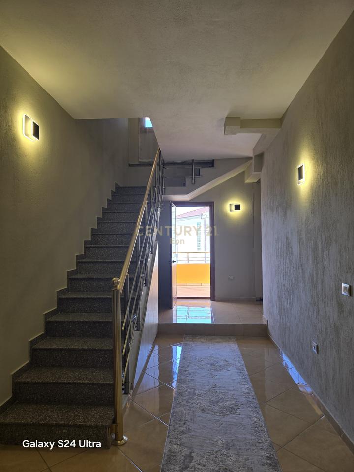 TERRENO+IMMOBILE+VILLA SU DUE PIANI IN VENDITA CON SOFFITTA (411m2 di costruzione)