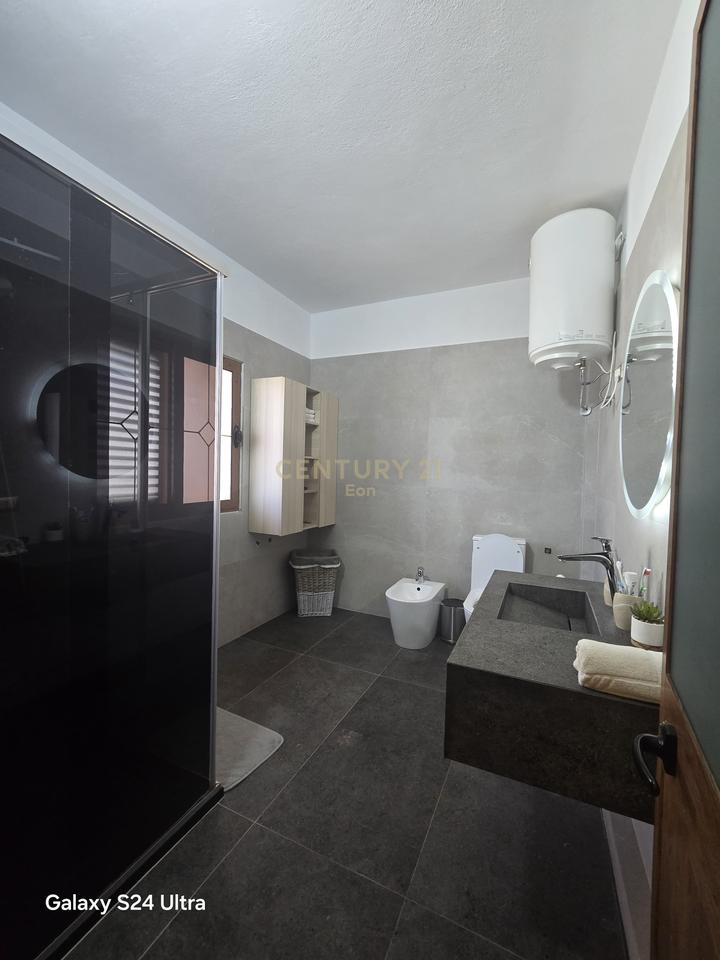 TERRENO+IMMOBILE+VILLA SU DUE PIANI IN VENDITA CON SOFFITTA (411m2 di costruzione)