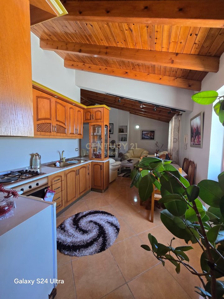 TERRENO+IMMOBILE+VILLA SU DUE PIANI IN VENDITA CON SOFFITTA (411m2 di costruzione)