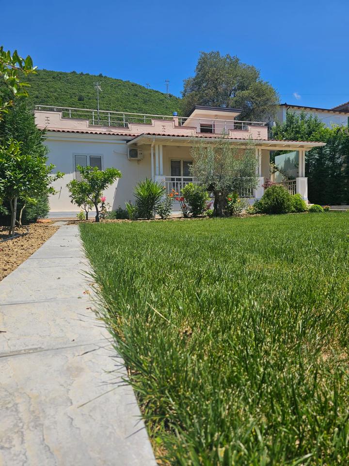 Private House with Land for Sale – Linzë