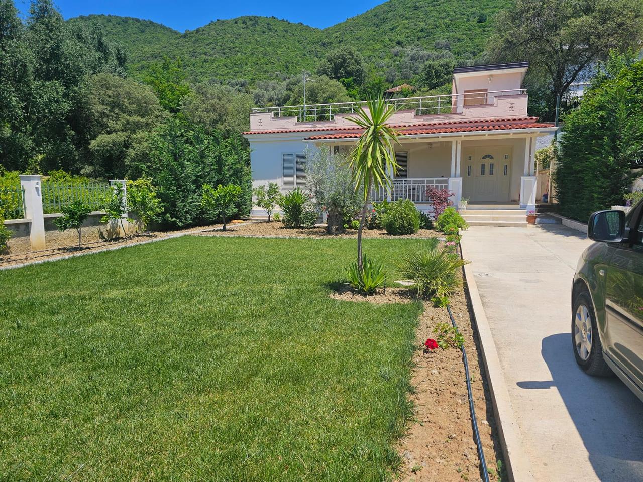 Private House with Land for Sale – Linzë