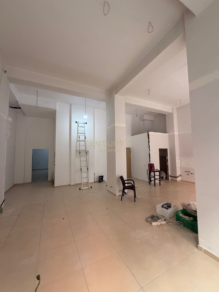 Commercial Space for Rent in Astir