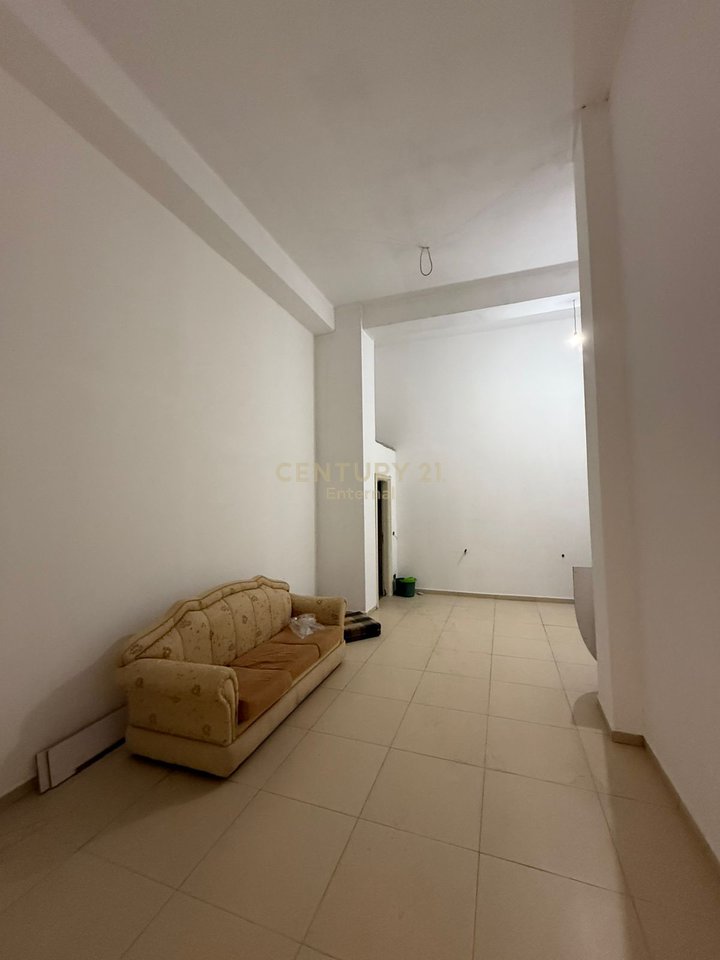 Commercial Space for Rent in Astir