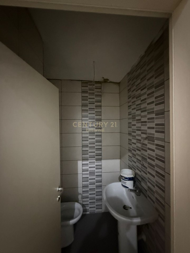 Commercial Space for Rent in Astir