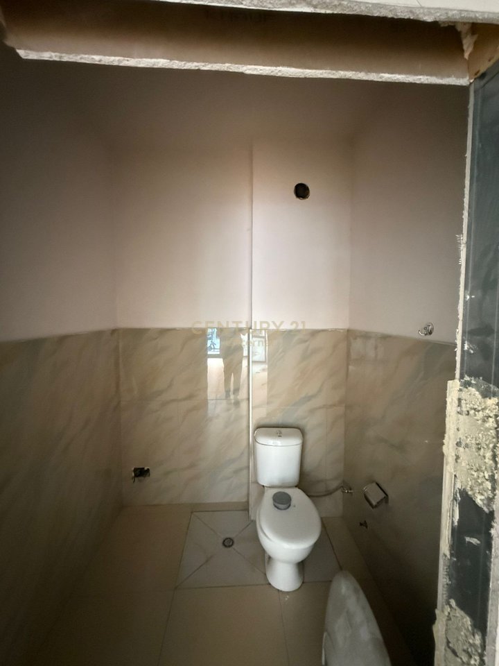 Commercial Space for Rent in Astir