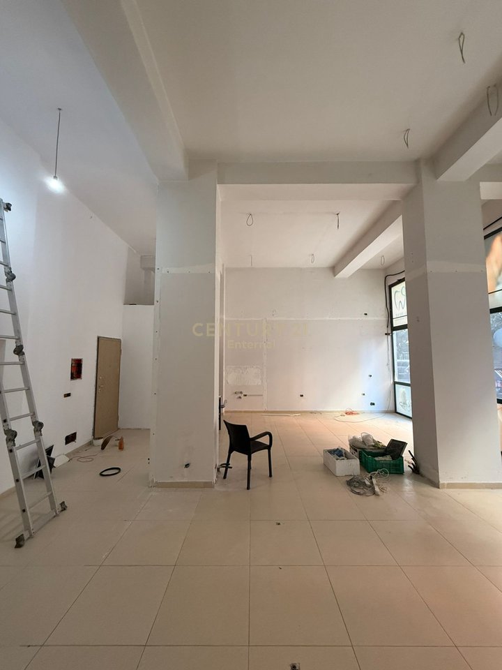 Commercial Space for Rent in Astir