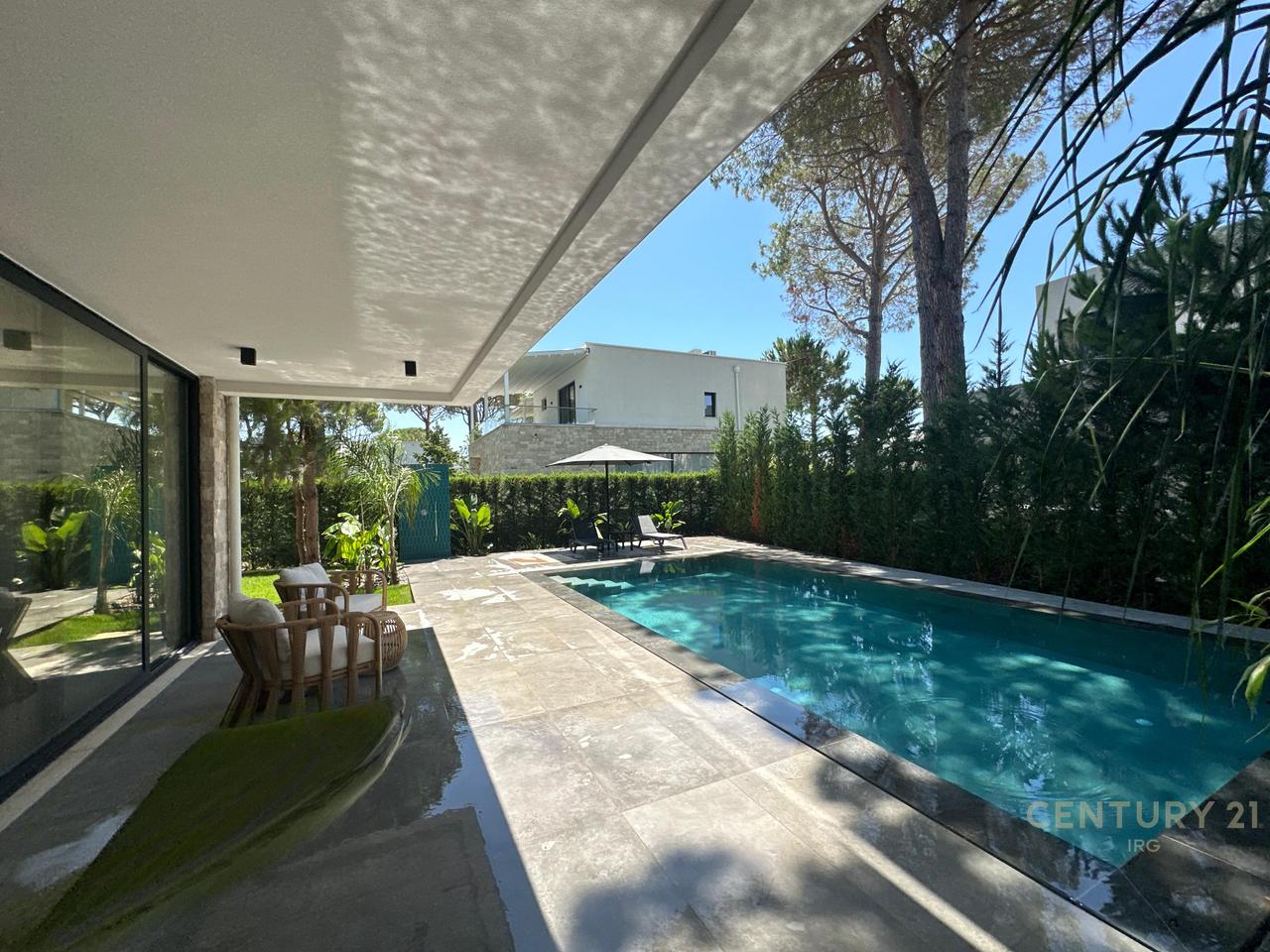Attached villa with pool for sale in San Pietro Residence!