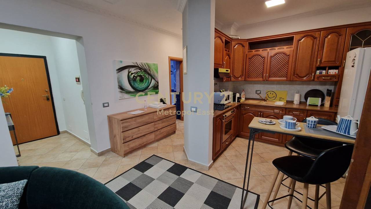 Apartament 2+1 me Qira  në Qendër të Tiranës