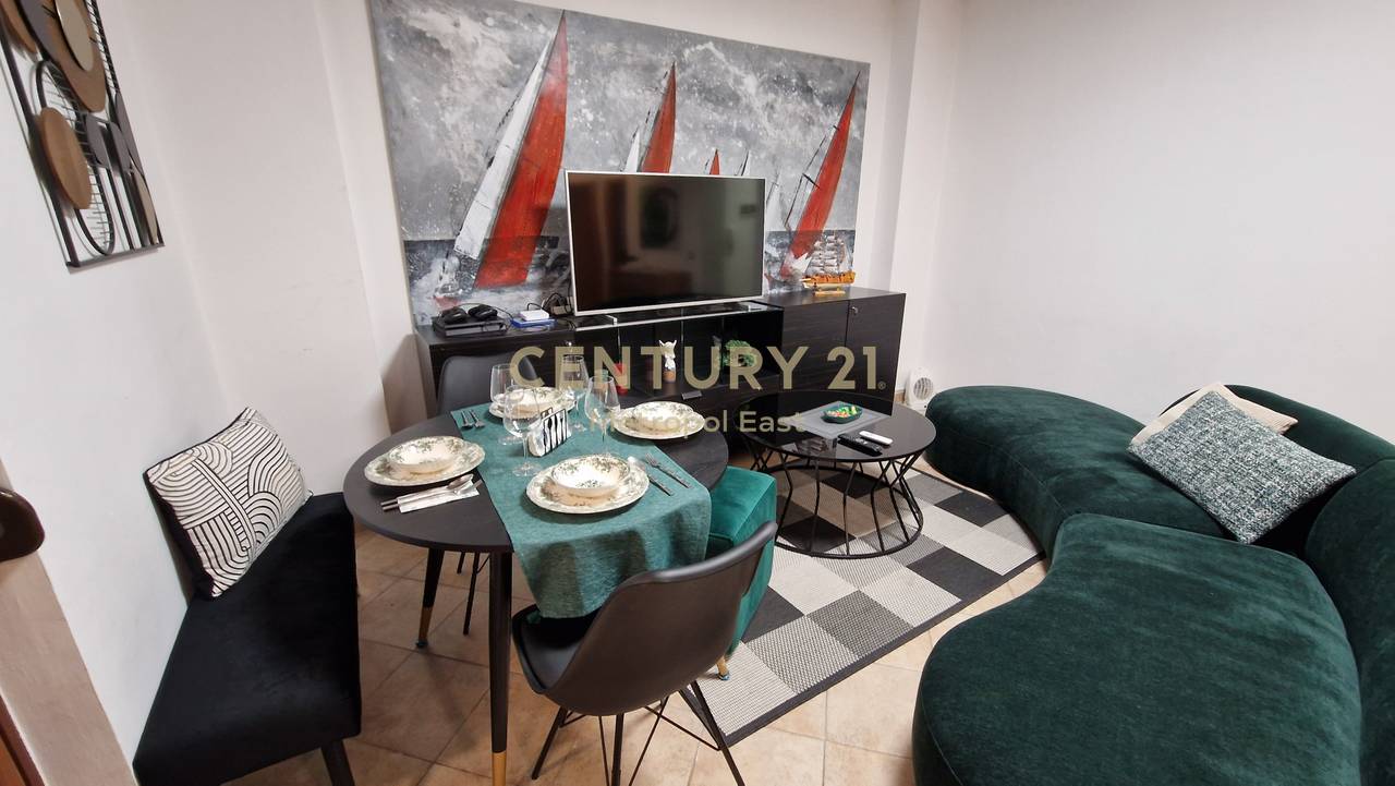 Apartament 2+1 me Qira  në Qendër të Tiranës