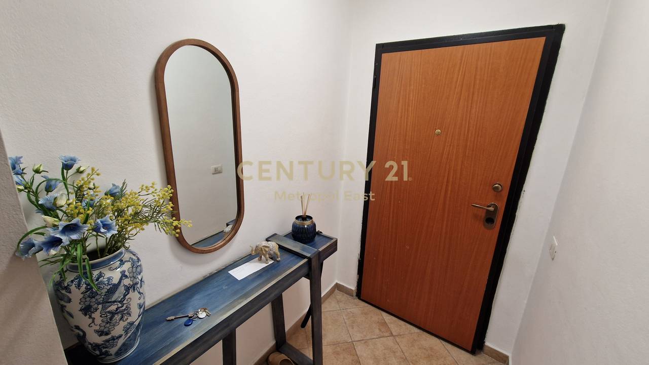 Apartament 2+1 me Qira  në Qendër të Tiranës