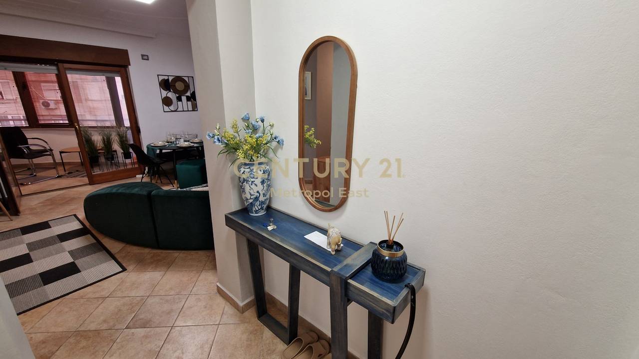 Apartament 2+1 me Qira  në Qendër të Tiranës