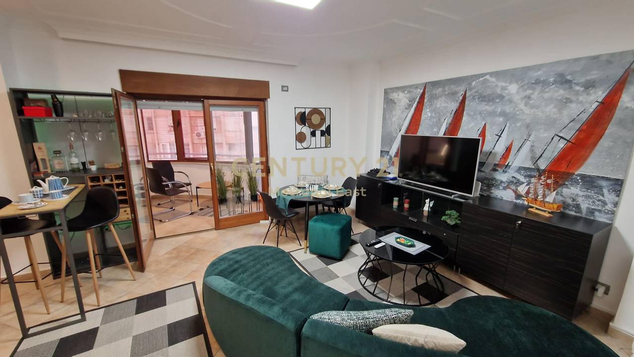 Apartament 2+1 me Qira  në Qendër të Tiranës