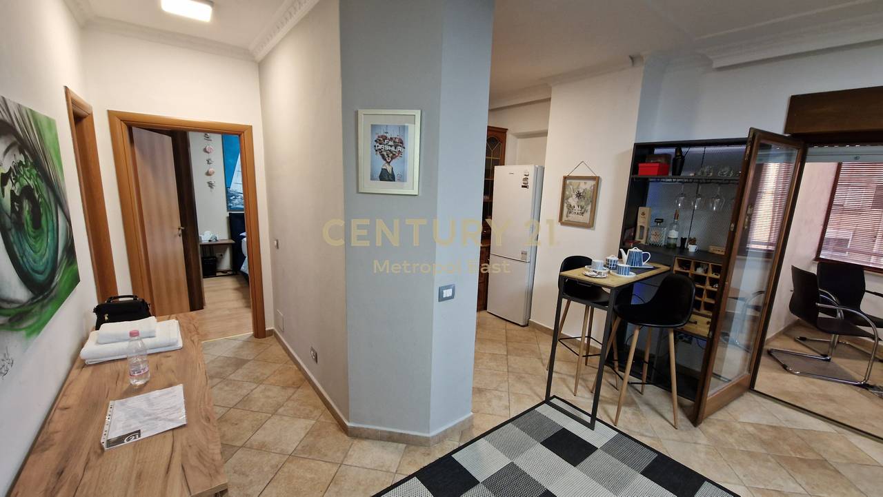 Apartament 2+1 me Qira  në Qendër të Tiranës