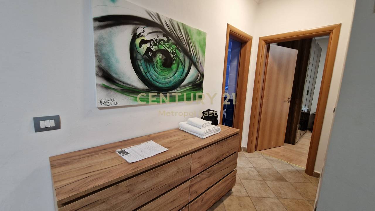 Apartament 2+1 me Qira  në Qendër të Tiranës