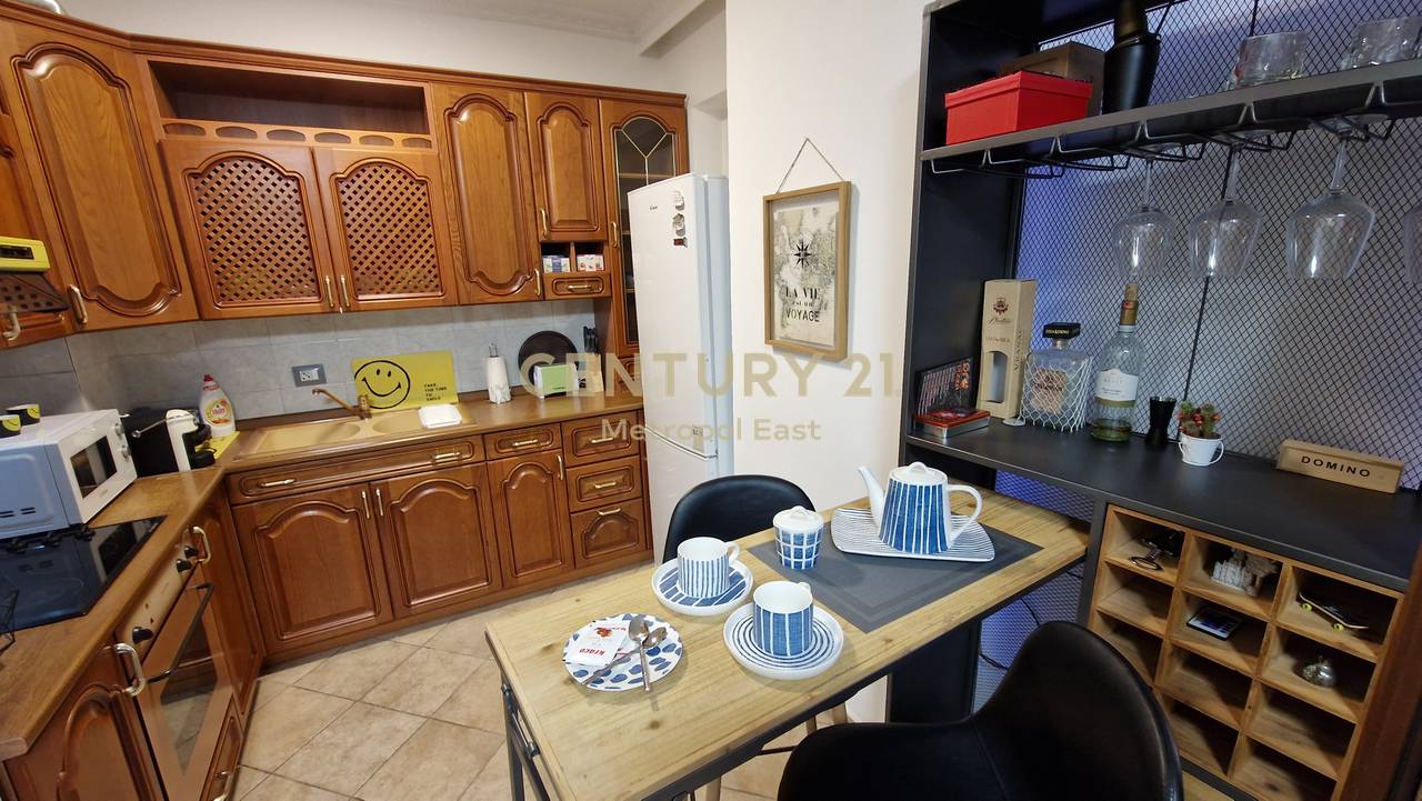 Apartament 2+1 me Qira  në Qendër të Tiranës