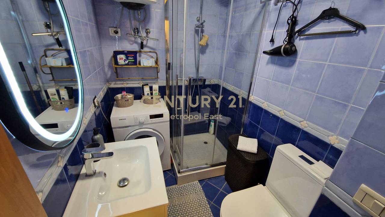 Apartament 2+1 me Qira  në Qendër të Tiranës