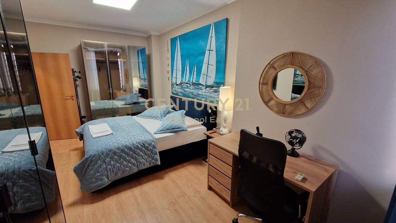 Apartament 2+1 me Qira  në Qendër të Tiranës
