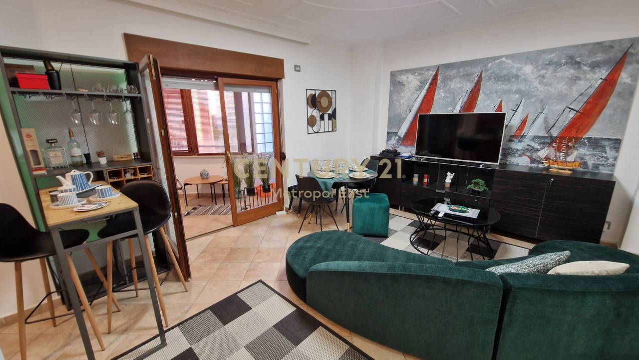 Apartament 2+1 me Qira  në Qendër të Tiranës