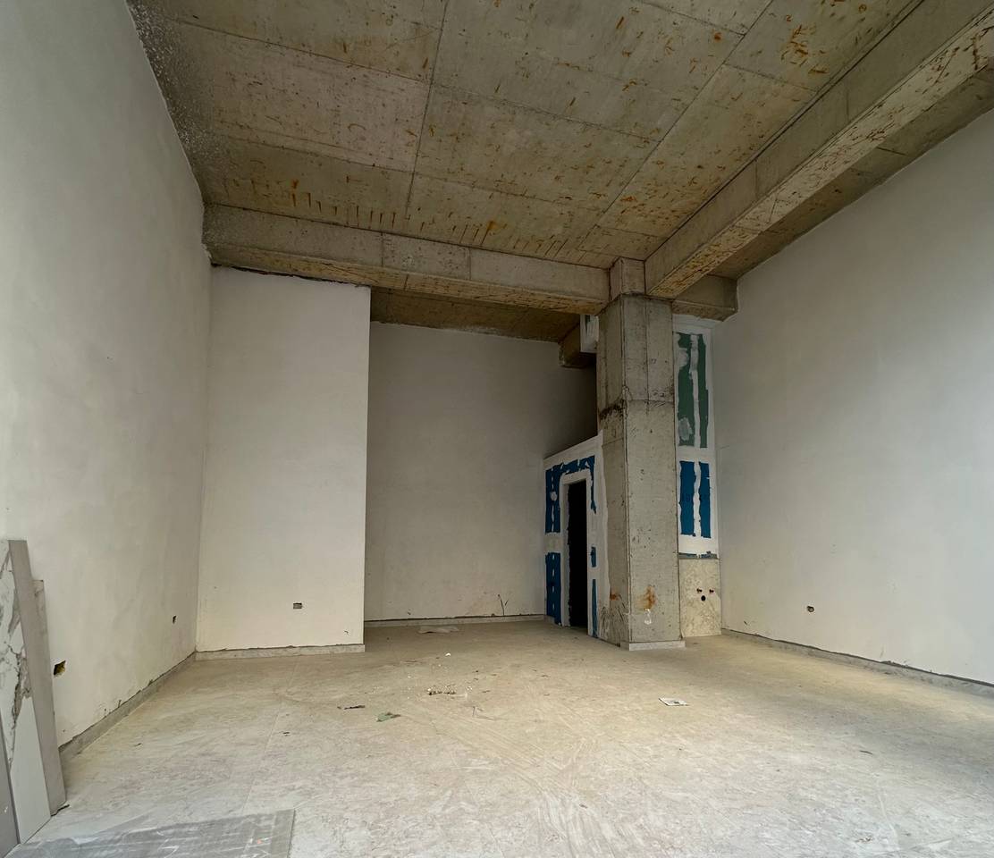 A commercial unit is for rent in Zogu i Zi