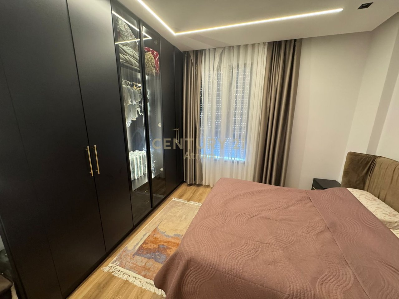 SHITET APARTAMENT 2 + 1 NE KINOSTUDIO !