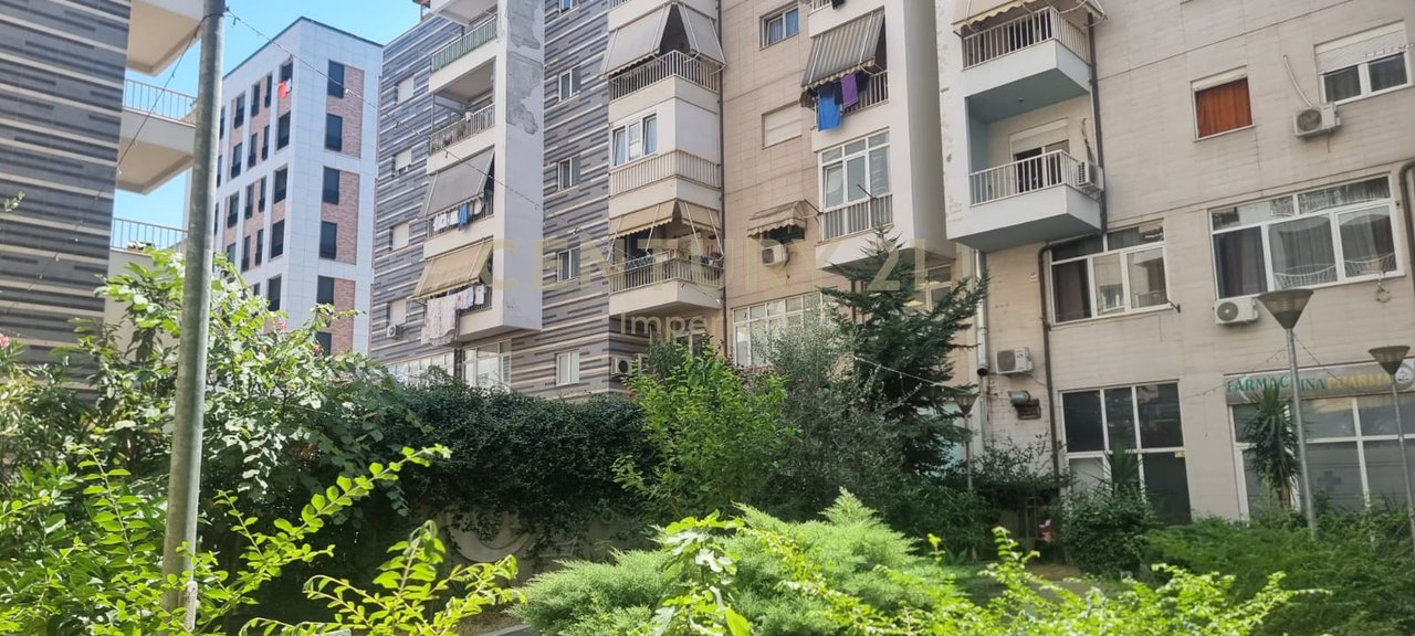 IN VENDITA APPARTAMENTO 2+1+2 CON BALCONE – ZONA OXHAKU, VICINO AL BAR-CAFFÈ “ARTISTI”