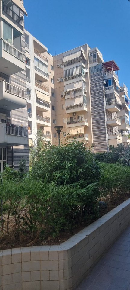 IN VENDITA APPARTAMENTO 2+1+2 CON BALCONE – ZONA OXHAKU, VICINO AL BAR-CAFFÈ “ARTISTI”