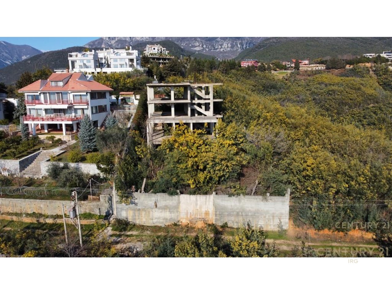 Shesim Godine 3 kate  + papafingo + parkim