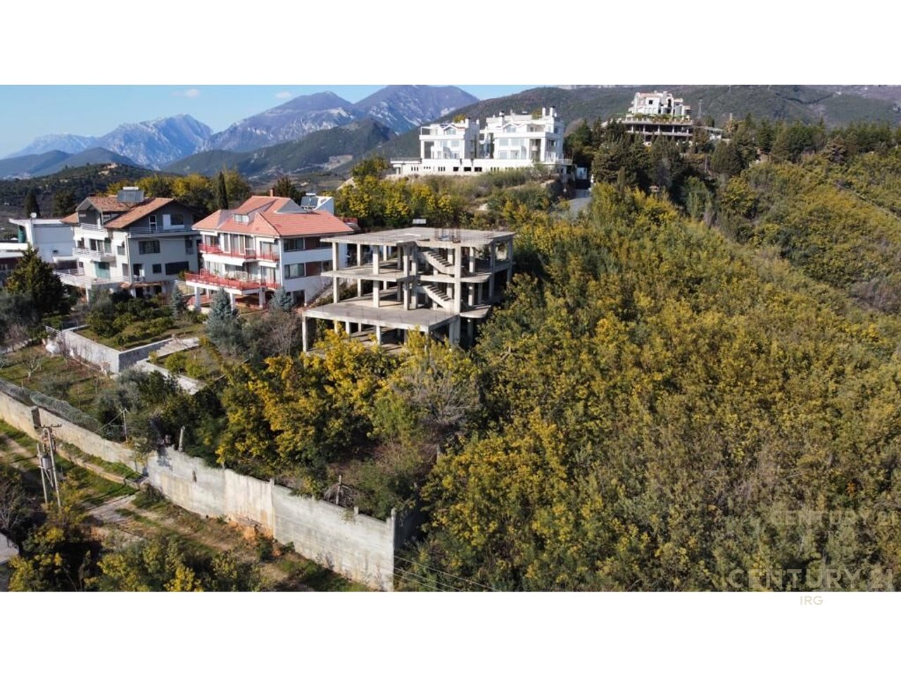 Shesim Godine 3 kate  + papafingo + parkim