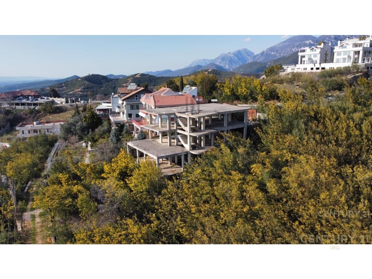 Shesim Godine 3 kate  + papafingo + parkim