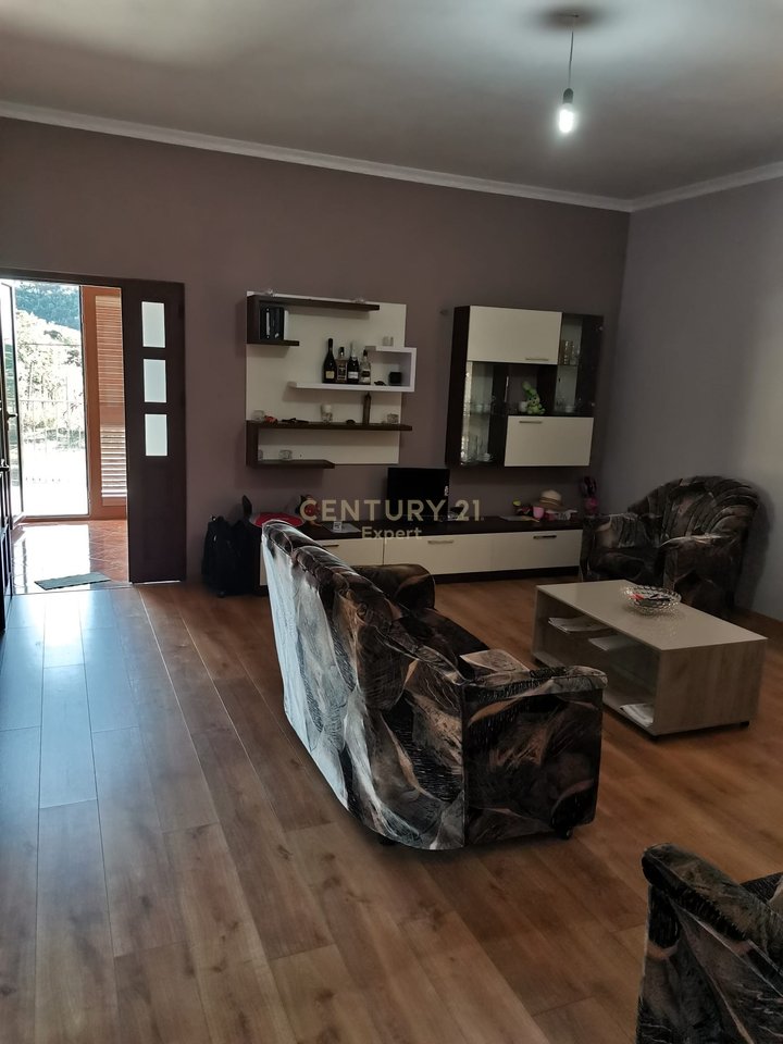 VILLA SU DUE PIANI IN VENDITA A TUFINE
