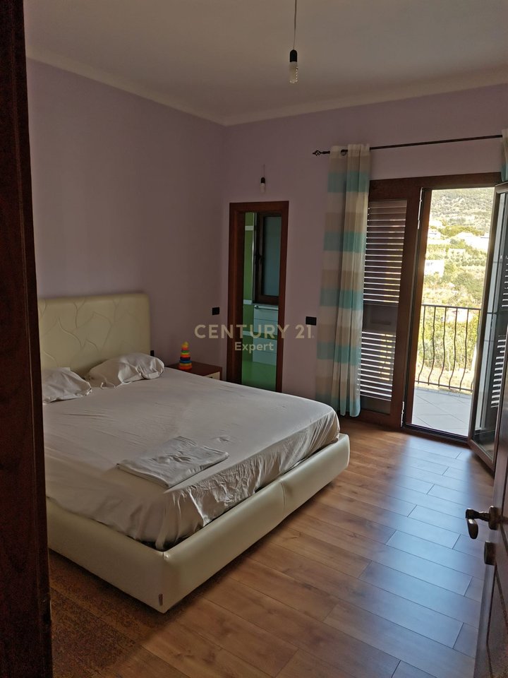 VILLA SU DUE PIANI IN VENDITA A TUFINE