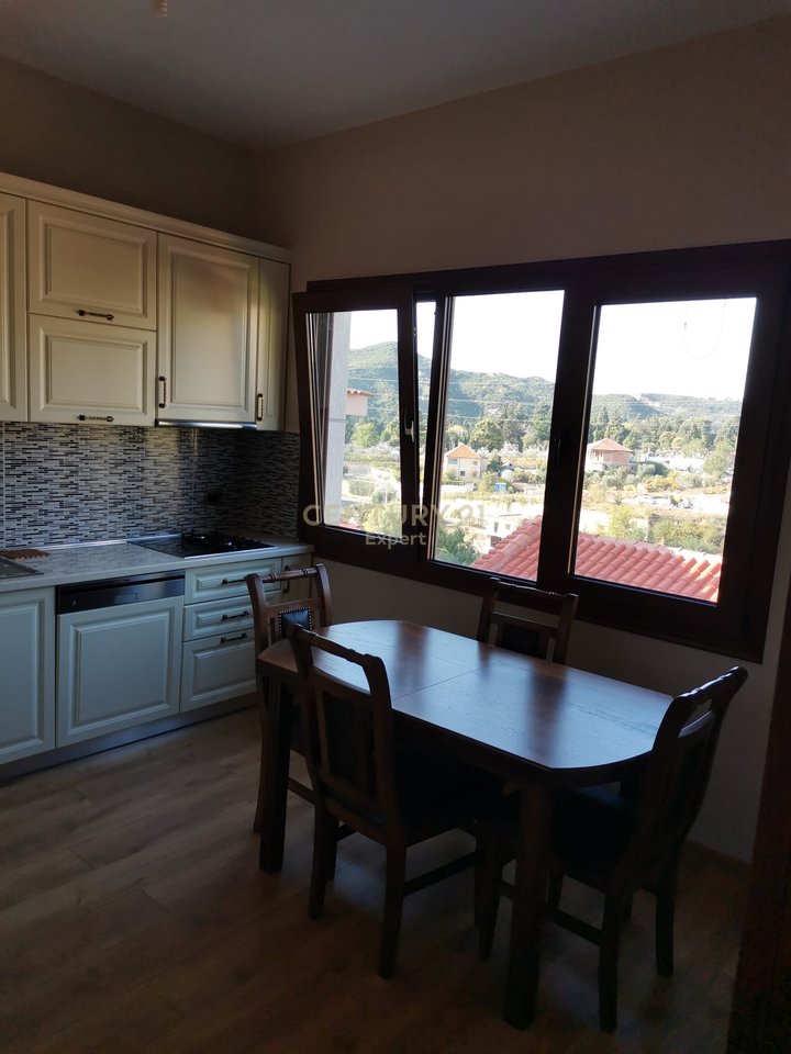 VILLA SU DUE PIANI IN VENDITA A TUFINE