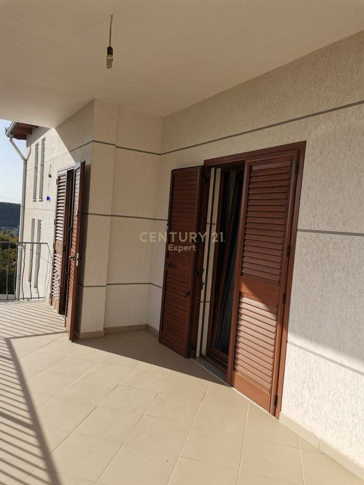 VILLA SU DUE PIANI IN VENDITA A TUFINE