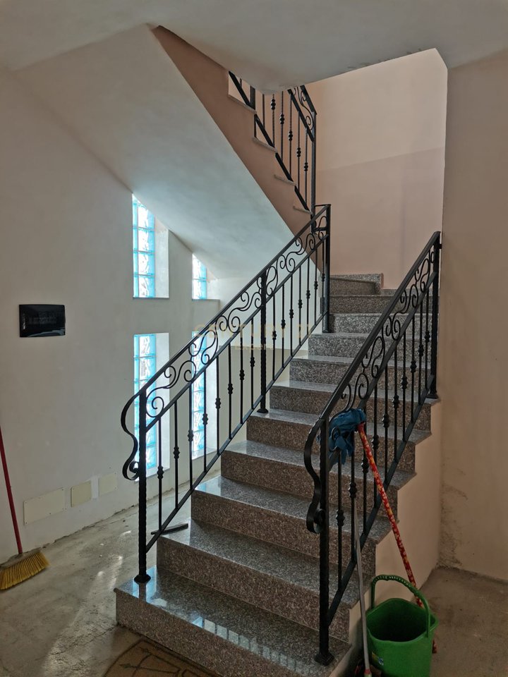 VILLA SU DUE PIANI IN VENDITA A TUFINE