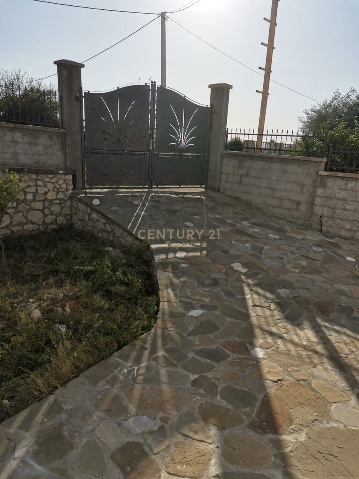 VILLA SU DUE PIANI IN VENDITA A TUFINE