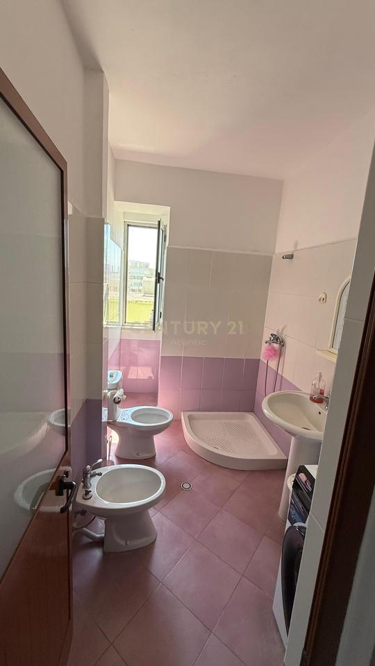 Appartamento 2+1 in Affitto Spiaggia Durrës Vicino Scuola B.Curri - 300€ | 81 m²